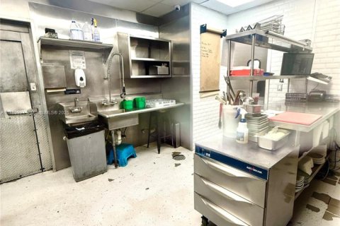 Immobilier commercial à vendre à Doral, Floride № 1937459 - photo 11