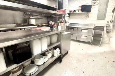 Immobilier commercial à vendre à Doral, Floride № 1937459 - photo 12