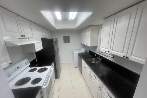 Condo in Orlando, Florida, 2 bedrooms  № 1847089 - photo 2