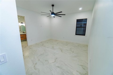 Villa ou maison à vendre à Tampa, Floride: 3 chambres, 188.13 m2 № 2394190 - photo 15