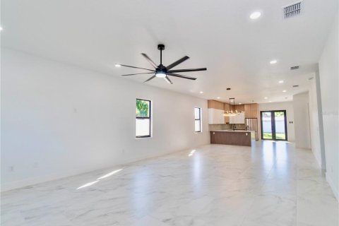 Villa ou maison à vendre à Tampa, Floride: 3 chambres, 188.13 m2 № 2394190 - photo 6