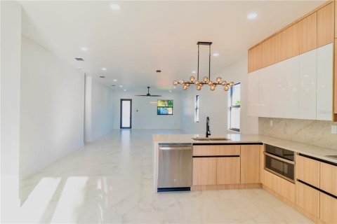 Villa ou maison à vendre à Tampa, Floride: 3 chambres, 188.13 m2 № 2394190 - photo 18