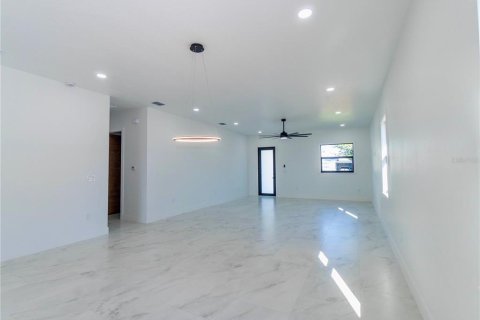 Villa ou maison à vendre à Tampa, Floride: 3 chambres, 188.13 m2 № 2394190 - photo 2