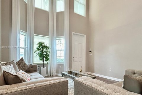 Villa ou maison à vendre à Dania Beach, Floride: 3 chambres, 221.85 m2 № 2050505 - photo 11