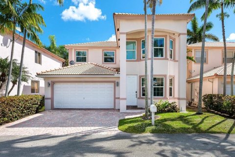 Villa ou maison à vendre à Dania Beach, Floride: 3 chambres, 221.85 m2 № 2050505 - photo 1