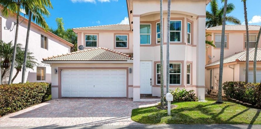 Villa ou maison à Dania Beach, Floride 3 chambres, 221.85 m2 № 2050505