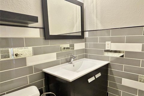 Villa ou maison à vendre à Dania Beach, Floride: 3 chambres, 221.85 m2 № 2050505 - photo 21