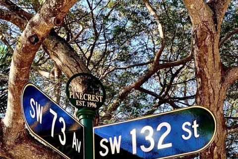 Casa en venta en Pinecrest, Florida, 4 dormitorios, 169.27 m2 № 1968584 - foto 1