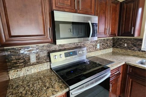 Villa ou maison à louer à Kissimmee, Floride: 3 chambres, 131.27 m2 № 2100532 - photo 13