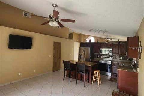 Villa ou maison à louer à Kissimmee, Floride: 3 chambres, 131.27 m2 № 2100532 - photo 12