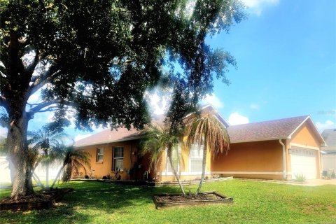Villa ou maison à louer à Kissimmee, Floride: 3 chambres, 131.27 m2 № 2100532 - photo 3