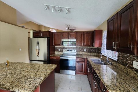 Villa ou maison à louer à Kissimmee, Floride: 3 chambres, 131.27 m2 № 2100532 - photo 14