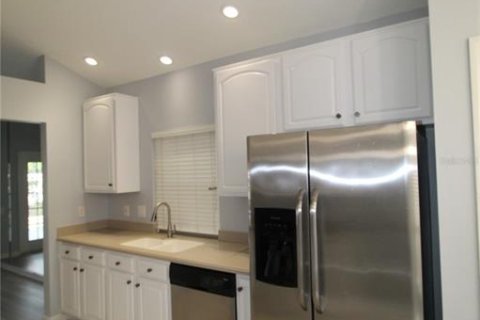 House in Orlando, Florida 3 bedrooms, 177.91 sq.m. № 2198453 - photo 3