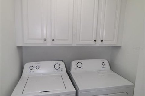 House in Orlando, Florida 3 bedrooms, 177.91 sq.m. № 2198453 - photo 20