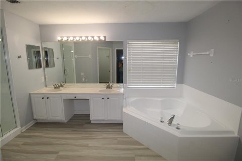 House in Orlando, Florida 3 bedrooms, 177.91 sq.m. № 2198453 - photo 13