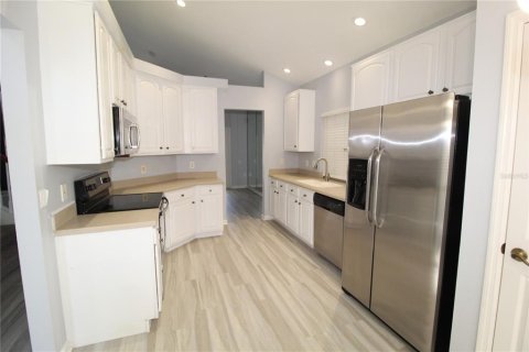 House in Orlando, Florida 3 bedrooms, 177.91 sq.m. № 2198453 - photo 4