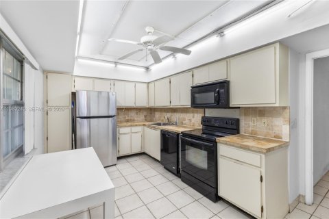 Condominio en venta en Pompano Beach, Florida, 3 dormitorios, 150.5 m2 № 2060270 - foto 21