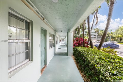 Condominio en Pompano Beach, Florida, 3 dormitorios  № 2060270