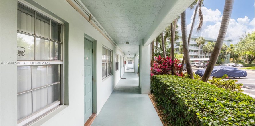 Condominio en Pompano Beach, Florida, 3 dormitorios  № 2060270