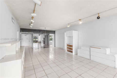 Condominio en venta en Pompano Beach, Florida, 3 dormitorios, 150.5 m2 № 2060270 - foto 9