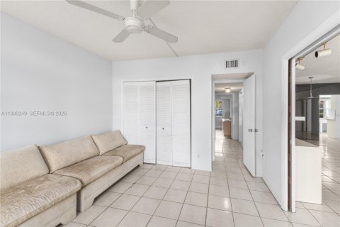 Condominio en venta en Pompano Beach, Florida, 3 dormitorios, 150.5 m2 № 2060270 - foto 12