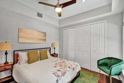 House in South Miami, Florida 3 bedrooms, 127.18 sq.m. № 2012770 - photo 21