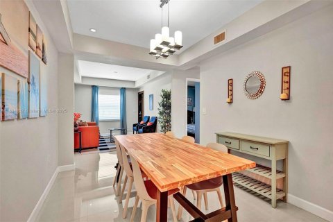 House in South Miami, Florida 3 bedrooms, 127.18 sq.m. № 2012770 - photo 15