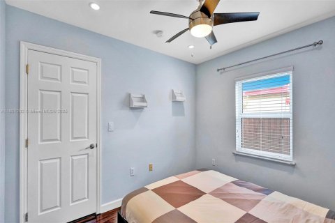 House in South Miami, Florida 3 bedrooms, 127.18 sq.m. № 2012770 - photo 28