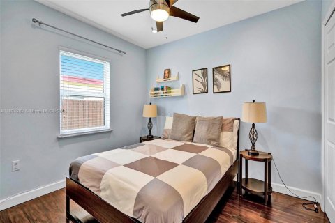 House in South Miami, Florida 3 bedrooms, 127.18 sq.m. № 2012770 - photo 27