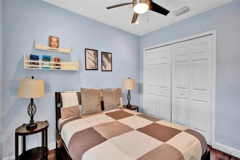 House in South Miami, Florida 3 bedrooms, 127.18 sq.m. № 2012770 - photo 29