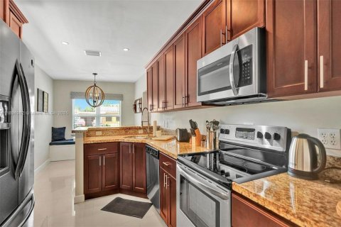 House in South Miami, Florida 3 bedrooms, 127.18 sq.m. № 2012770 - photo 11