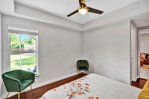 House in South Miami, Florida 3 bedrooms, 127.18 sq.m. № 2012770 - photo 22