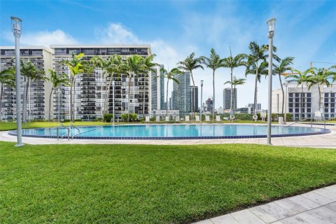 Copropriété à vendre à Miami, Floride: 2 chambres, 109.07 m2 № 1970464 - photo 27