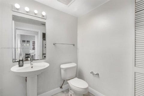 Copropriété à vendre à Miami, Floride: 2 chambres, 109.07 m2 № 1970464 - photo 24