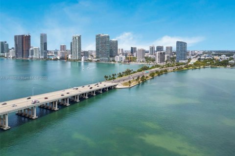 Copropriété à vendre à Miami, Floride: 2 chambres, 109.07 m2 № 1970464 - photo 30