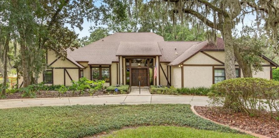 House in Altamonte Springs, Florida 3 bedrooms, 292.64 sq.m. № 2231481