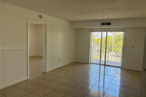 Copropriété à louer à Cutler Bay, Floride: 2 chambres, 91.04 m2 № 1970624 - photo 3