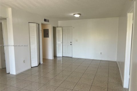 Copropriété à louer à Cutler Bay, Floride: 2 chambres, 91.04 m2 № 1970624 - photo 4
