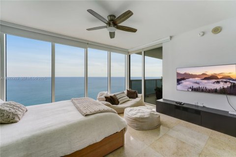 Condominio en venta en Hallandale Beach, Florida, 3 dormitorios, 191.84 m2 № 2034854 - foto 16