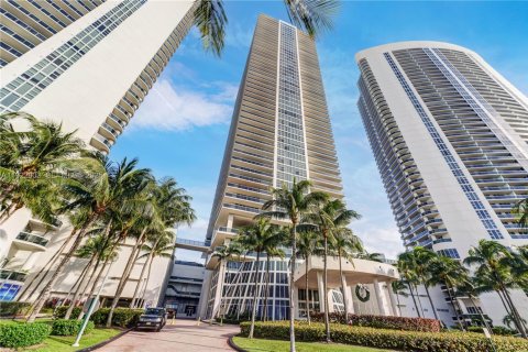 Condominio en venta en Hallandale Beach, Florida, 3 dormitorios, 191.84 m2 № 2034854 - foto 3