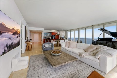 Condominio en venta en Hallandale Beach, Florida, 3 dormitorios, 191.84 m2 № 2034854 - foto 5