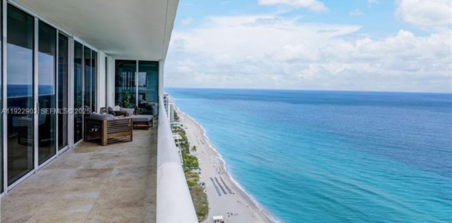 Condominio en Hallandale Beach, Florida, 3 dormitorios № 2034854