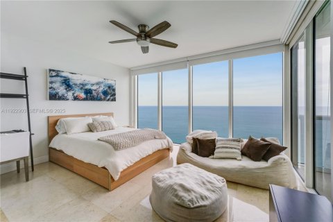 Condominio en venta en Hallandale Beach, Florida, 3 dormitorios, 191.84 m2 № 2034854 - foto 15