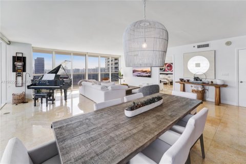 Condominio en venta en Hallandale Beach, Florida, 3 dormitorios, 191.84 m2 № 2034854 - foto 9