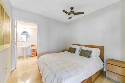 Condominio en venta en Hallandale Beach, Florida, 3 dormitorios, 191.84 m2 № 2034854 - foto 19