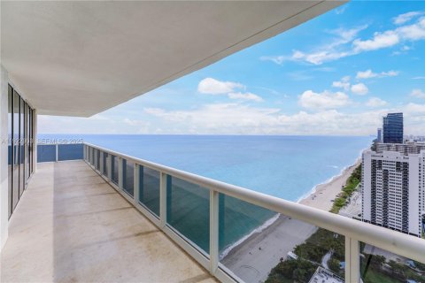 Condominio en venta en Hallandale Beach, Florida, 3 dormitorios, 191.84 m2 № 2034854 - foto 2