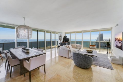 Condominio en venta en Hallandale Beach, Florida, 3 dormitorios, 191.84 m2 № 2034854 - foto 4