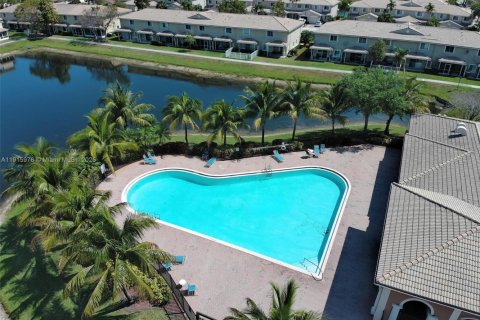 Touwnhouse à vendre à Tamarac, Floride: 3 chambres, 134.34 m2 № 1970610 - photo 8