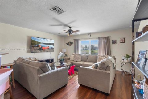 Touwnhouse à vendre à Tamarac, Floride: 3 chambres, 134.34 m2 № 1970610 - photo 7