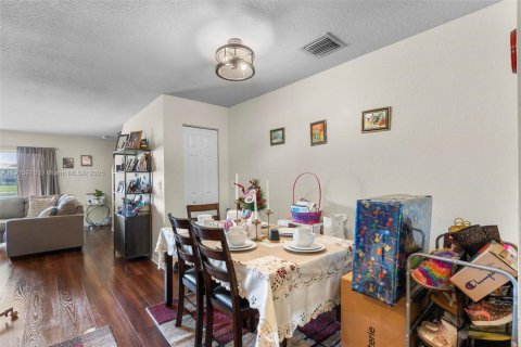 Touwnhouse à vendre à Tamarac, Floride: 3 chambres, 134.34 m2 № 1970610 - photo 5